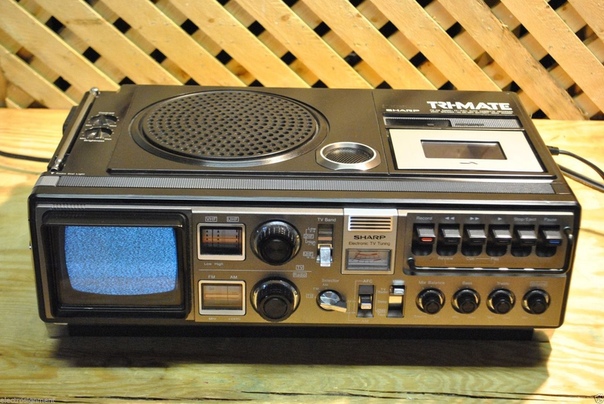 Sharp Tri - mate. Гибрид черно-белого телевизора, радиоприёмника и магнитофона Вес: почти 3 кг.Конец 70-х.