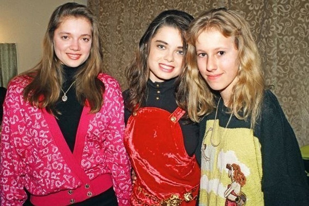 Совсем еще молодые Ирина и Наташа Королевы с Ксенией Собчак. 1994г.