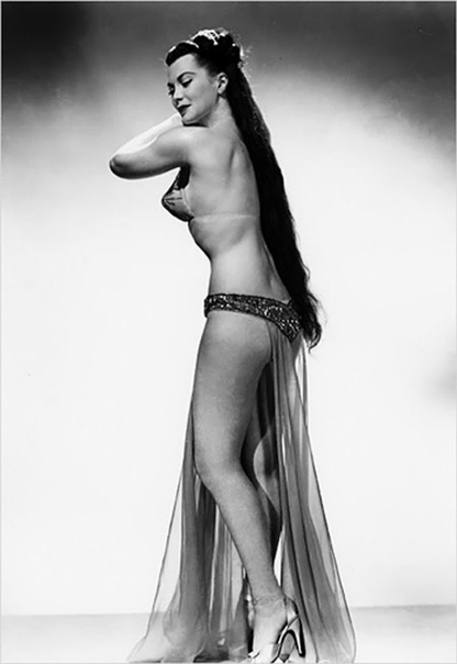Шерри Бриттон обладательница фигуры за которую можно умереть: рост 160 см, талия 46 см Звезда американского бурлеска 30-40-х