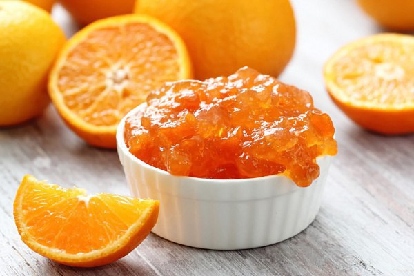 Очищения сосудов при помощи меда, апельсина и лимона Очищает сосуды, укрепляет иммунитет, ускоряет метаболизм и благотворно влияет на нервную систему.Возьмите по 2 шт. апельсина и лимона,вымойте