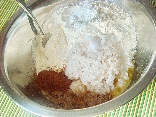 рисовые шарики с абрикосовым сиропом что нужно: рис - 100 гвода - 400 млмука в/с - 150 гразрыхлитель для теста - 1 ч. л.яйцо - 2 шт.сахарный песок - 2 ст. л.молотая корица - 1/2 ч. л.молотый