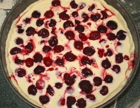 Пирог-сметанник с ягодами. Вкуснейший десерт!) 