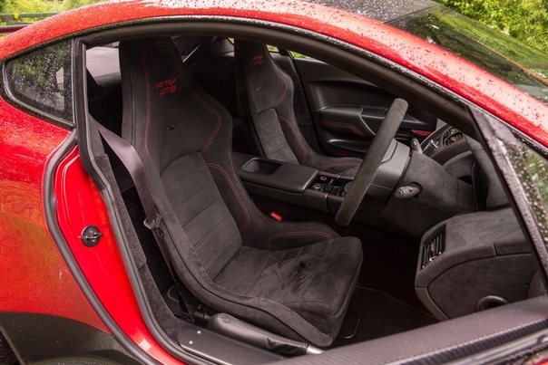 Очень редкие : Aston Martin Vantage GT8 Двигатель: 4.7 V8 AtmoМощность: 446 л.с. при 7300 об/мин Крутящий момент: 490 Нм при 5000 об/мин Трансмиссия: Механика 6 ступ. / Автомат 7 ступ.Макс.