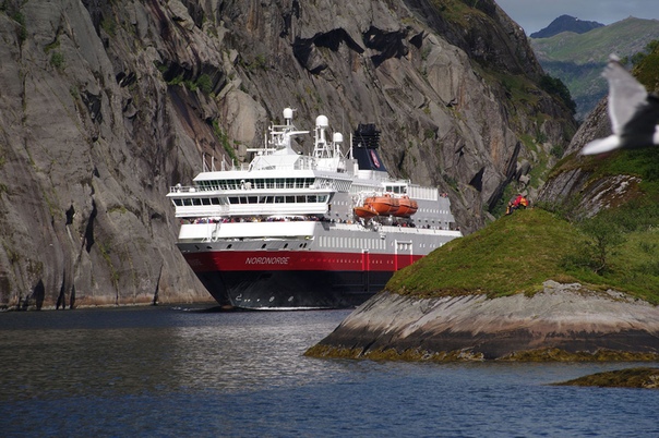 Круизное судно MS Nordnorge (Норвегия) Фото: Ulf Hansson