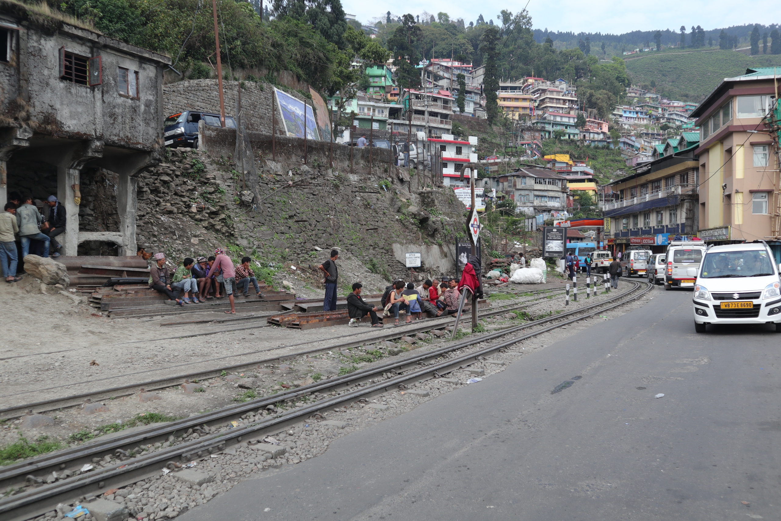 Узкоколейный поезд в Дарджилинг. Первая встреча с Гималаями. Железные дороги,Индия,Узкоколейки,Дарджилинг,Горы