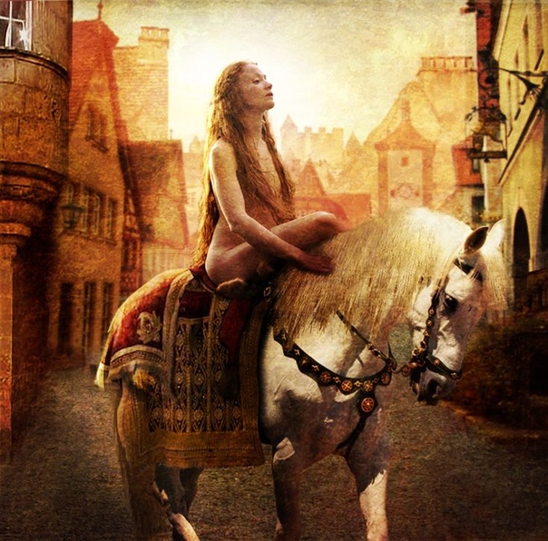 Леди Годива в произведениях искусства Легенда о прекрасной леди, которая преодолела свою стыдливость ради благополучия простых горожан, известна всему миру. Годива англо-саксонская графиня, жена
